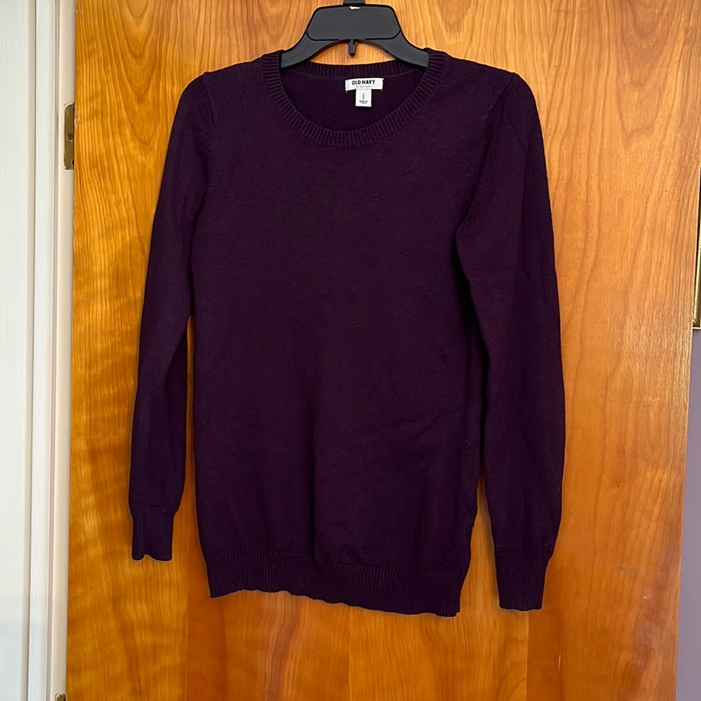 Women’s purple Old Navy crew neck sweater